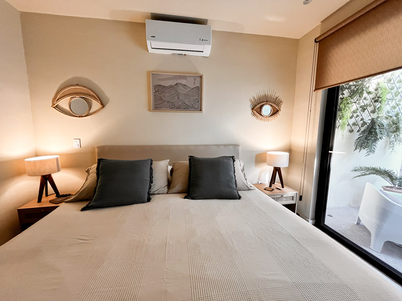 Master suite with natural light Condo LUA